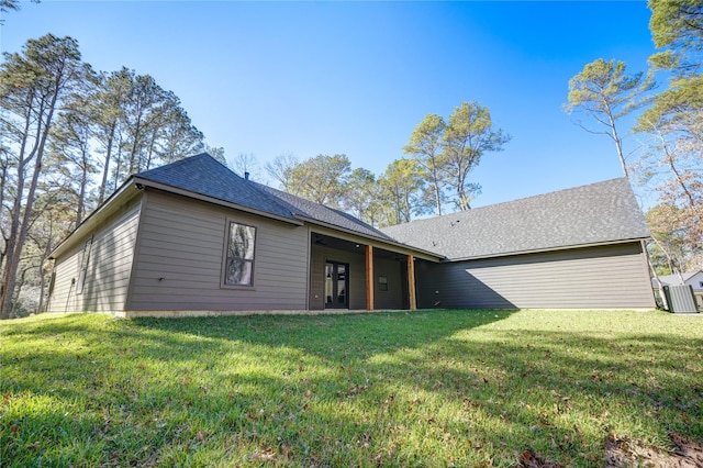 back of house featuring a yard