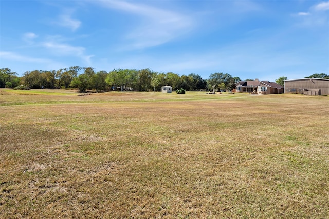 view of yard featuring a rural view