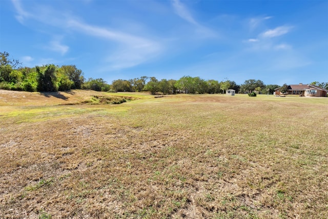 view of yard featuring a rural view