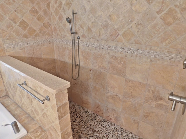 bathroom featuring tiled shower