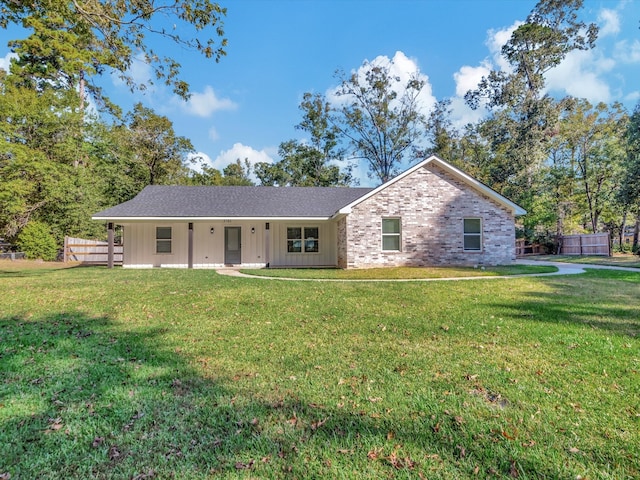 ranch-style home with a front yard