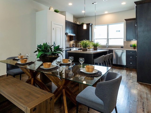 dining space featuring sink and dark wood-type flooring