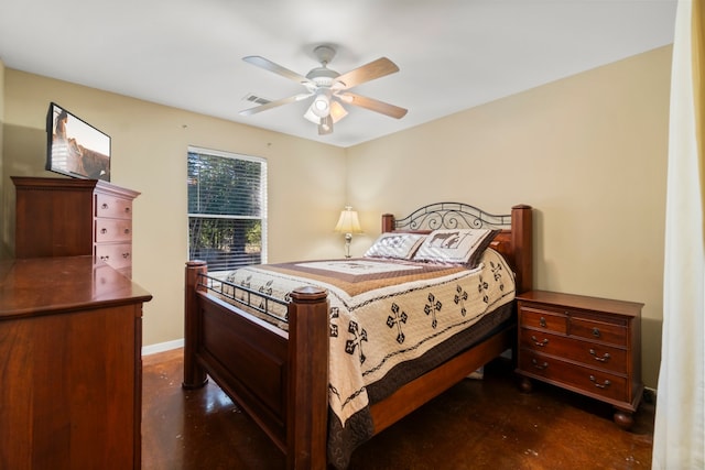 bedroom featuring ceiling fan