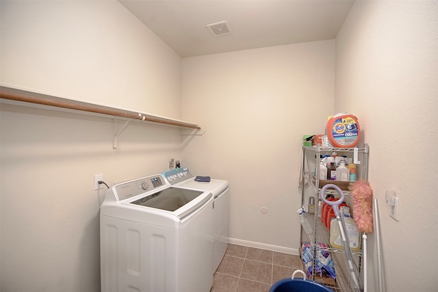 washroom featuring light tile patterned floors and independent washer and dryer