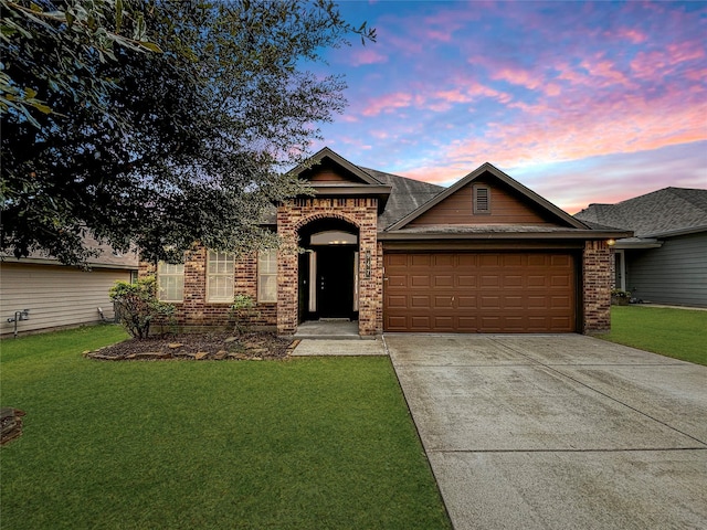 view of front of home featuring a yard and a garage