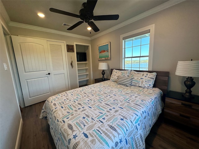 bedroom featuring dark hardwood / wood-style flooring, a closet, ceiling fan, and crown molding