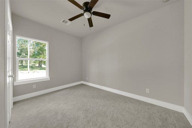 unfurnished room with light carpet and ceiling fan