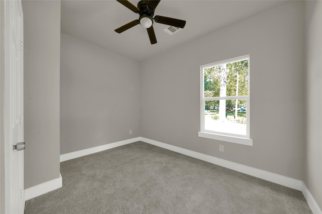 carpeted empty room featuring ceiling fan