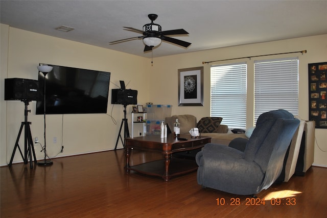 living room with dark wood-type flooring and ceiling fan