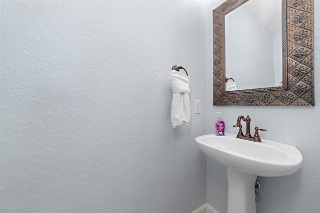 bathroom featuring sink