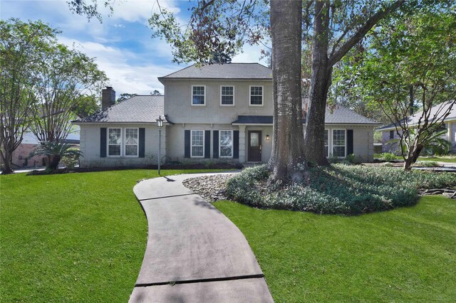 view of front of home featuring a front lawn