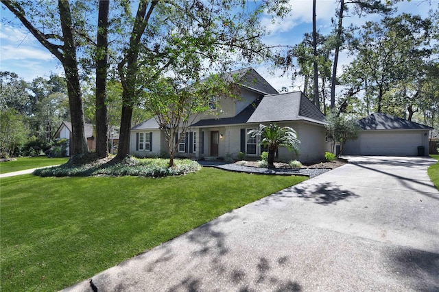 view of front facade with driveway, an attached garage, and a front lawn