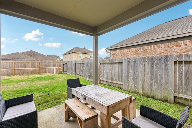 view of yard featuring a patio