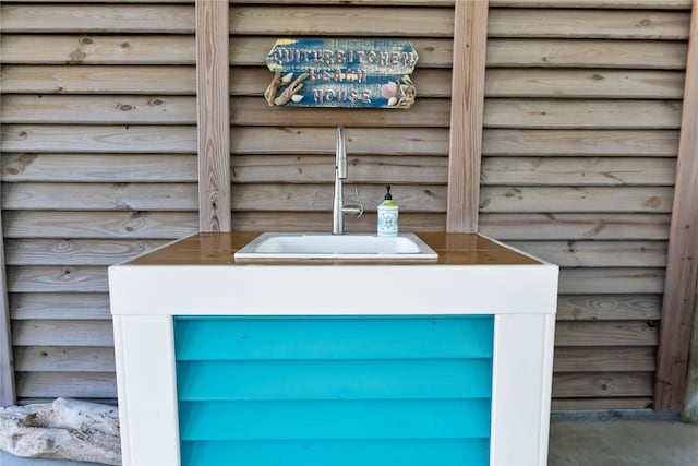 details featuring sink and rustic walls