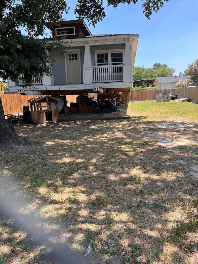 view of front of property with a front lawn