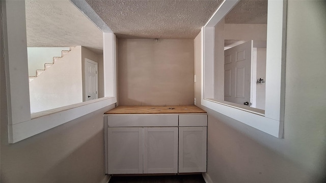 bathroom featuring a textured ceiling