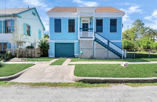 view of front facade featuring a front yard and a garage