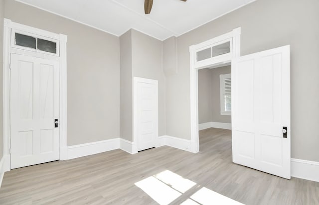 unfurnished room featuring light wood-type flooring and ceiling fan