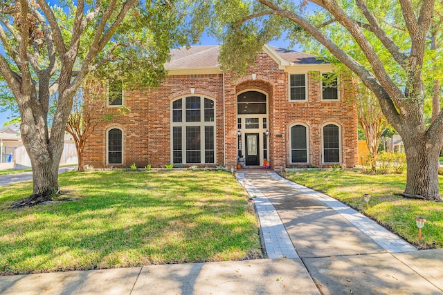 view of front of home featuring a front lawn