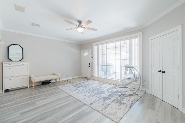 unfurnished room featuring light hardwood / wood-style floors, ornamental molding, and ceiling fan