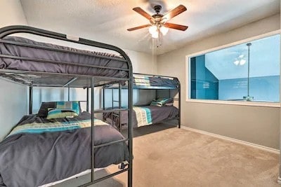 bedroom featuring ceiling fan and carpet