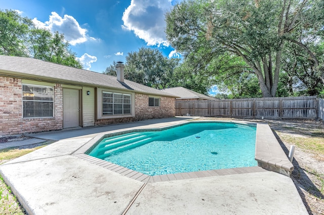 view of swimming pool featuring a patio