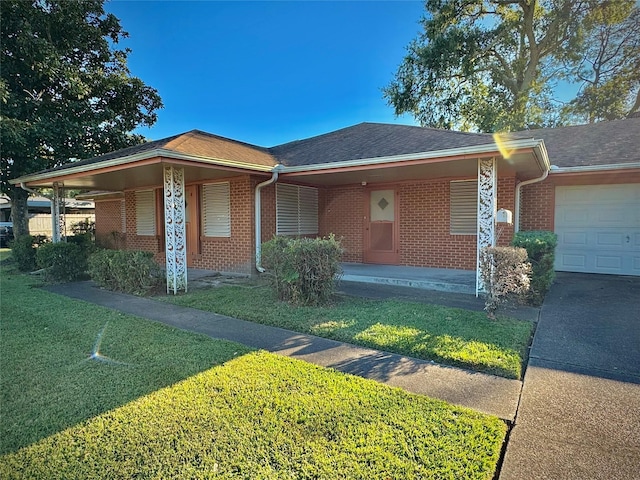 view of front of property featuring brick siding, a front lawn, an attached garage, and a porch