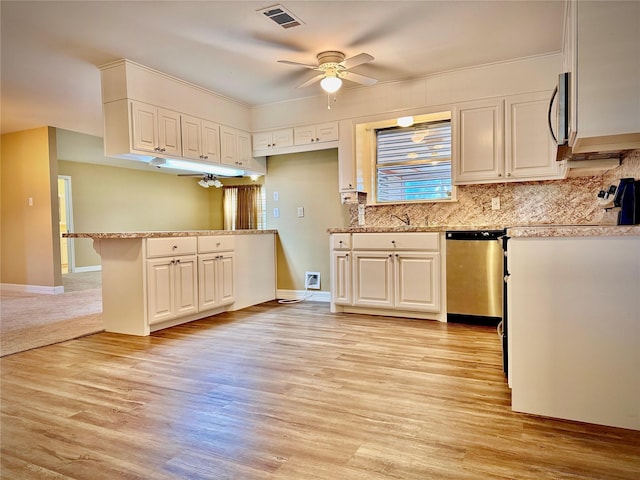 kitchen featuring stainless steel appliances, ceiling fan, visible vents, and light wood-type flooring
