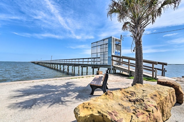 dock area featuring a water view