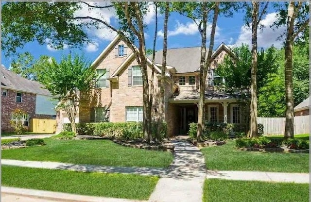 view of front of house featuring a front yard