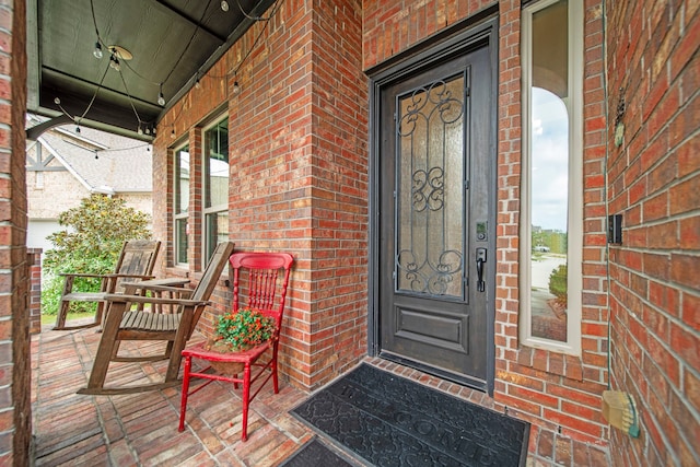 property entrance featuring a porch