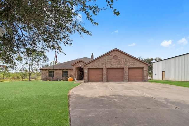 view of front facade featuring a front lawn and a garage