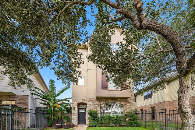 view of front of property