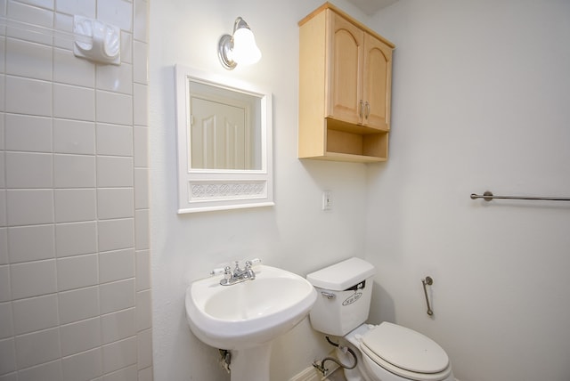 bathroom featuring sink and toilet