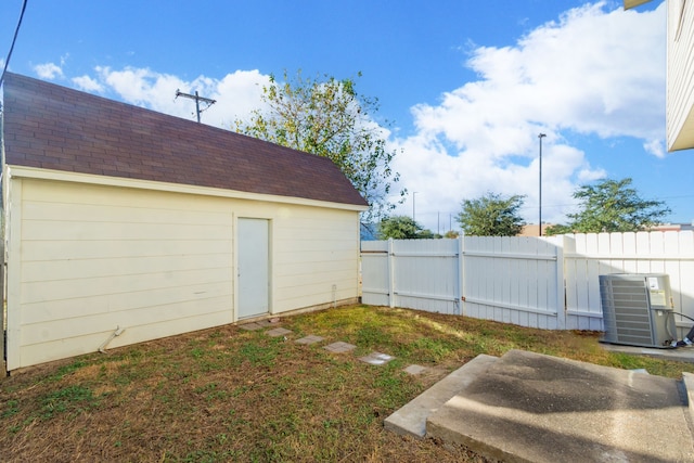 view of yard with cooling unit