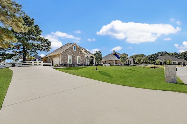 view of front facade featuring a front lawn