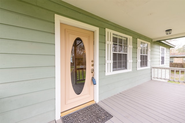 property entrance featuring a porch