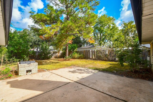 8218 Hazen St, Houston, TX 77036 - view of patio / terrace