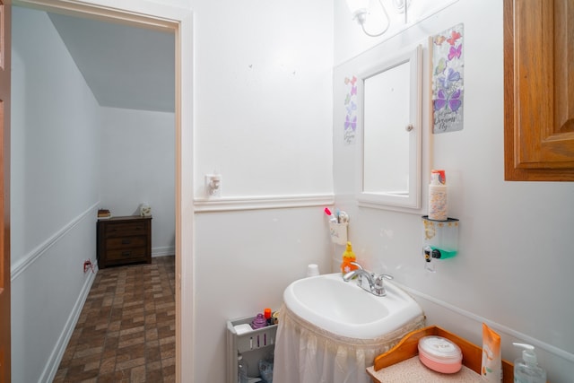 bathroom featuring sink