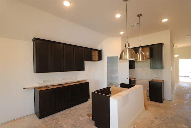 kitchen featuring lofted ceiling, hanging light fixtures, and a center island