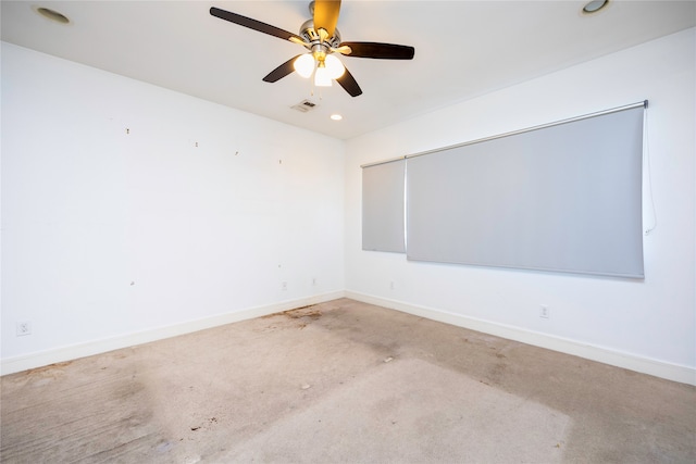 carpeted empty room featuring ceiling fan