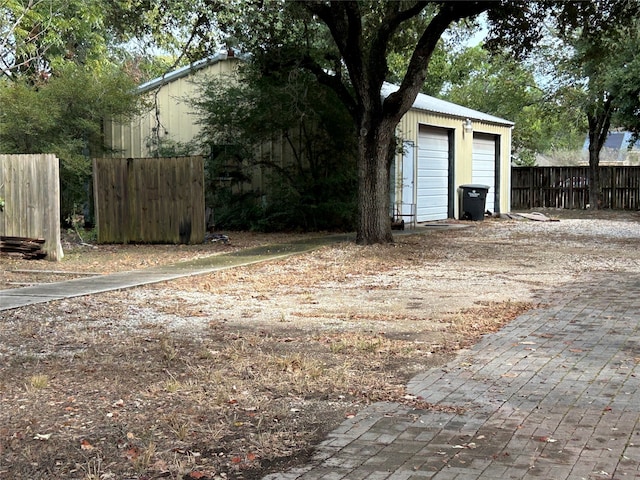 view of yard featuring an outbuilding and a garage