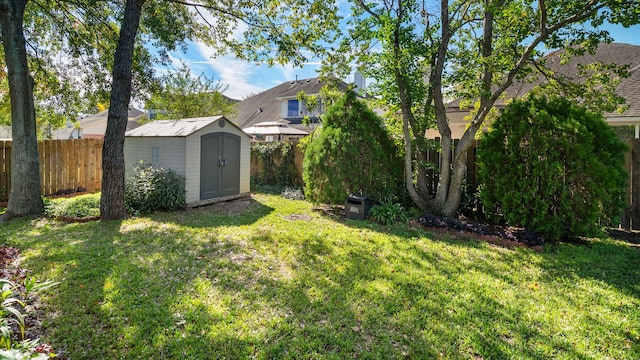 view of yard with a shed