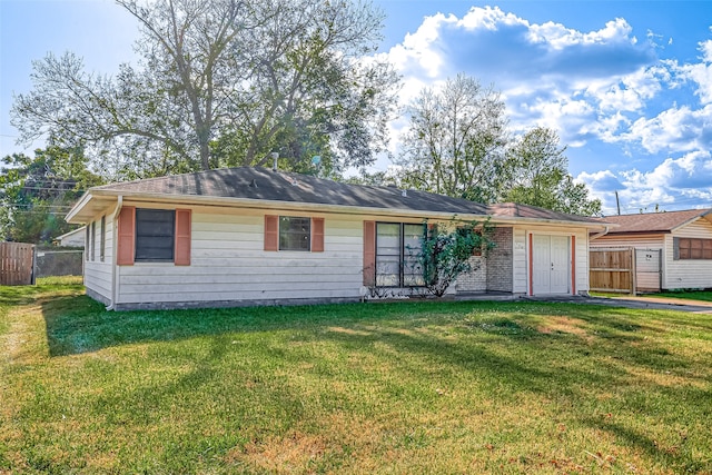 ranch-style home with a front lawn