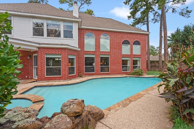 view of swimming pool