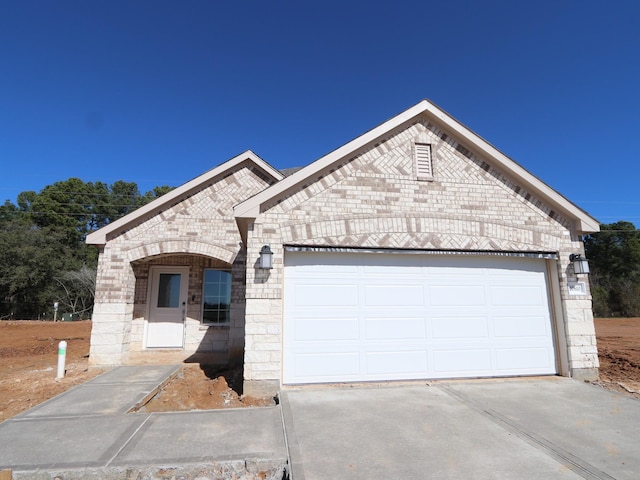 view of front facade with a garage