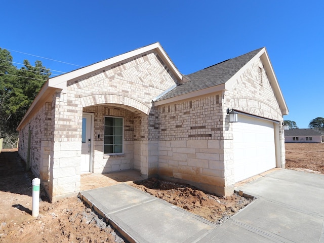 view of front facade with a garage