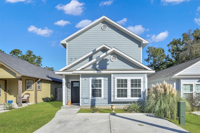 view of front facade featuring a front yard