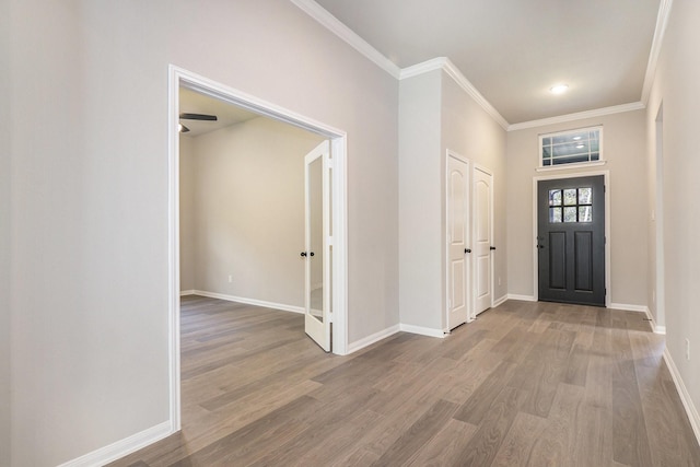 entryway with hardwood / wood-style floors, ceiling fan, and ornamental molding