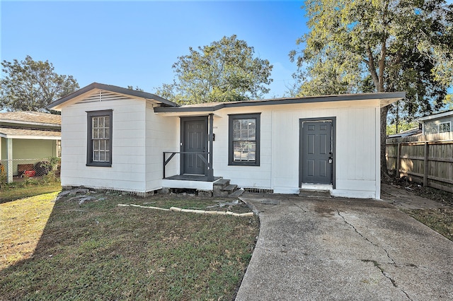 view of front of house with a front yard